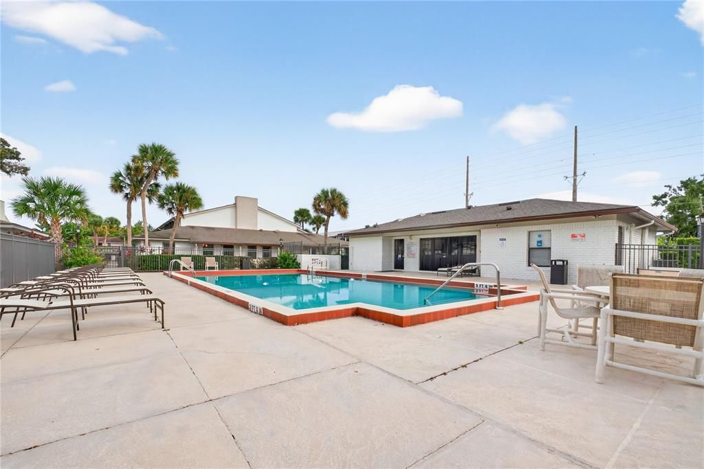 For Sale: $289,999 (2 beds, 2 baths, 890 Square Feet)