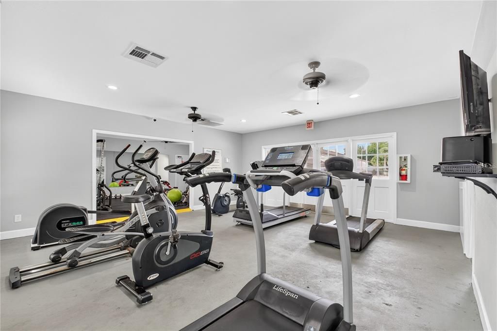 For Sale: $289,999 (2 beds, 2 baths, 890 Square Feet)