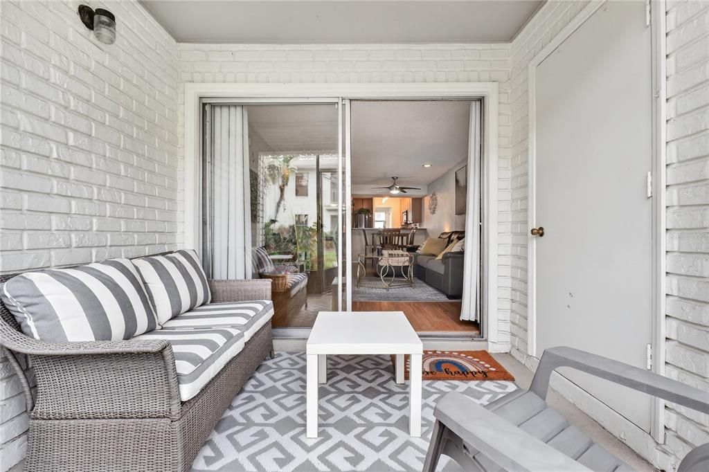 For Sale: $289,999 (2 beds, 2 baths, 890 Square Feet)