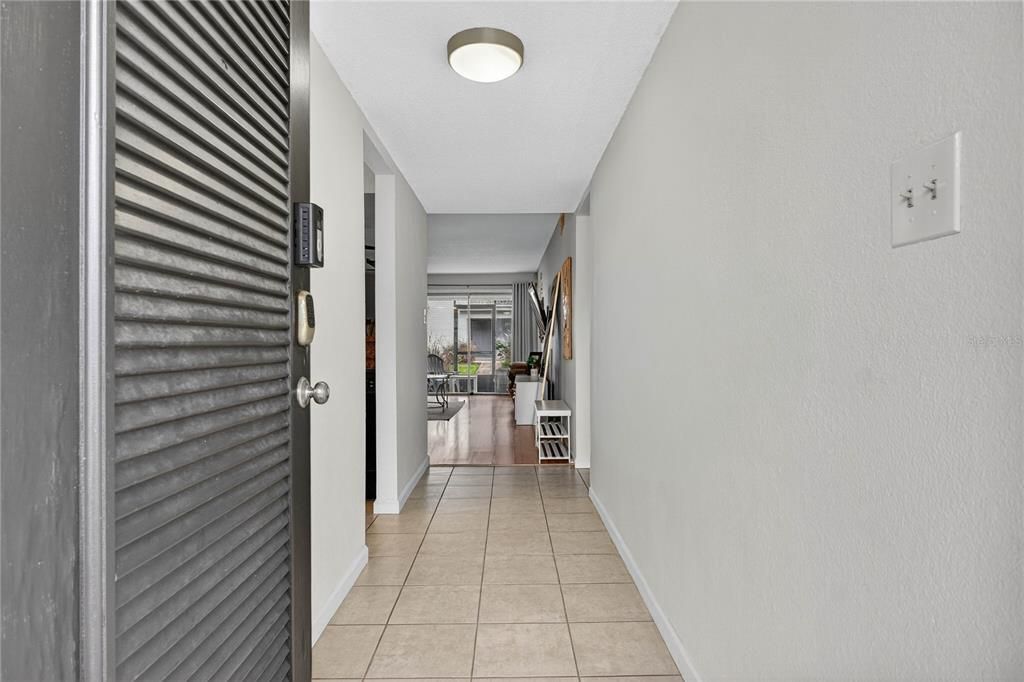 For Sale: $289,999 (2 beds, 2 baths, 890 Square Feet)