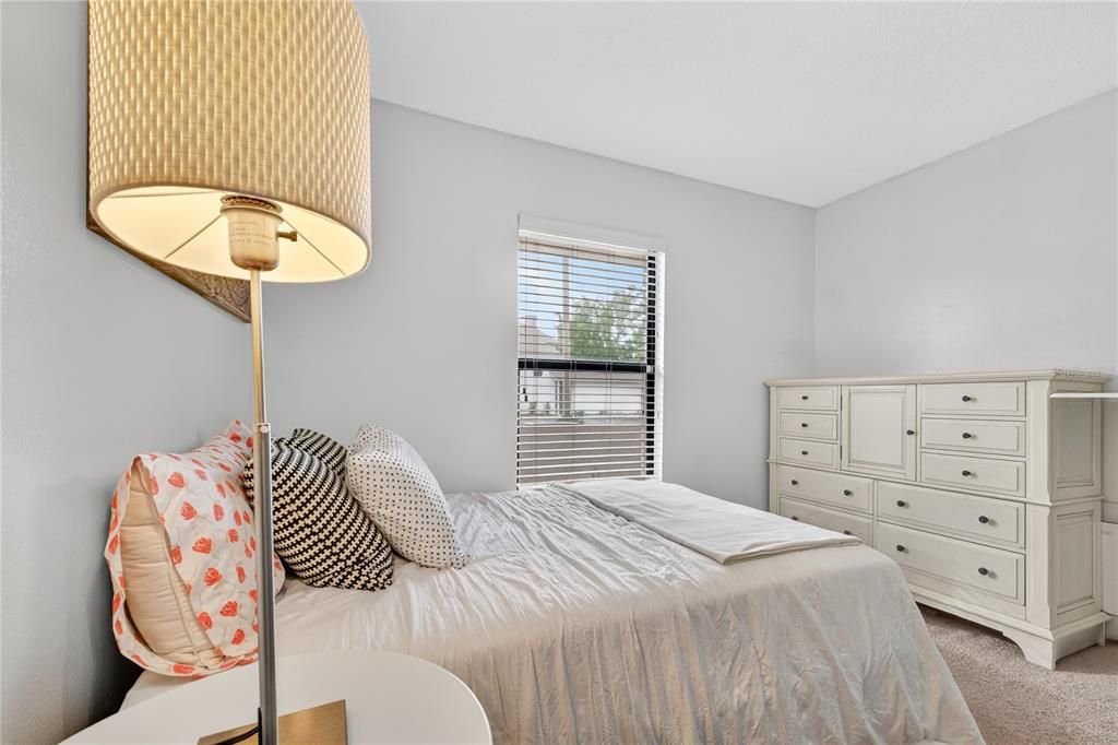 For Sale: $289,999 (2 beds, 2 baths, 890 Square Feet)