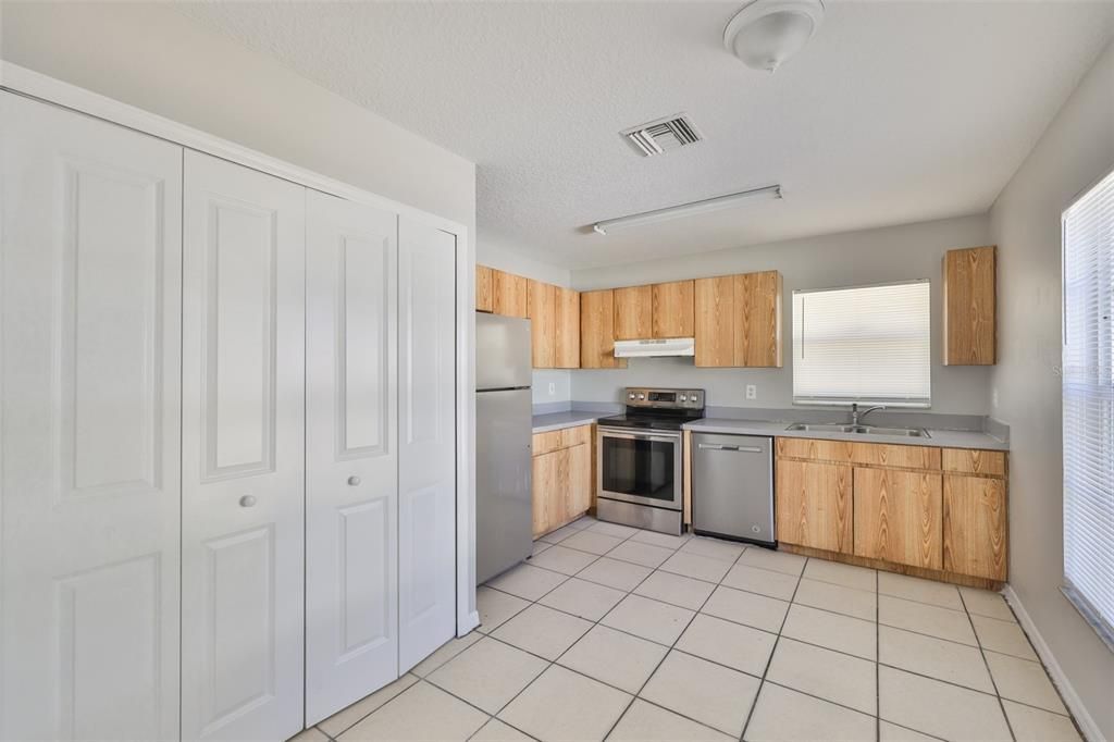 出租: $2,150 (4 贝兹, 2 浴室, 1320 平方英尺)