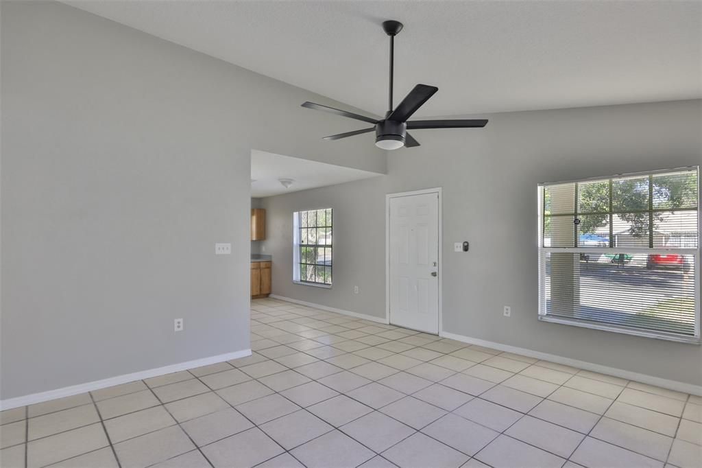 出租: $2,150 (4 贝兹, 2 浴室, 1320 平方英尺)