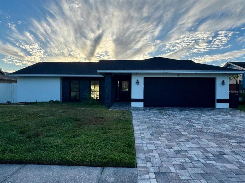 En Venta: $579,900 (4 camas, 2 baños, 1845 Pies cuadrados)