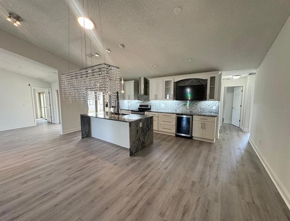 En Venta: $579,900 (4 camas, 2 baños, 1845 Pies cuadrados)