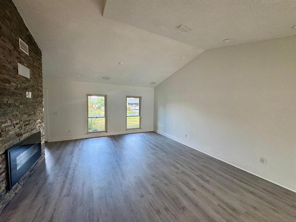 En Venta: $579,900 (4 camas, 2 baños, 1845 Pies cuadrados)