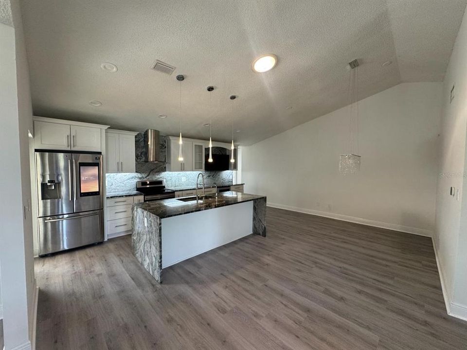 En Venta: $579,900 (4 camas, 2 baños, 1845 Pies cuadrados)