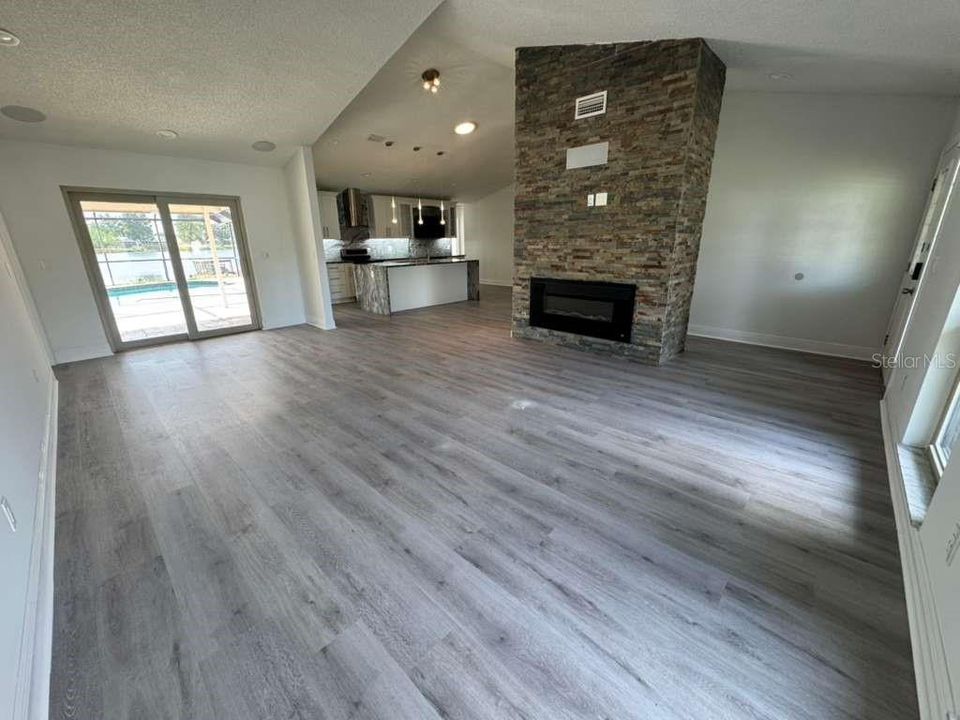 En Venta: $579,900 (4 camas, 2 baños, 1845 Pies cuadrados)