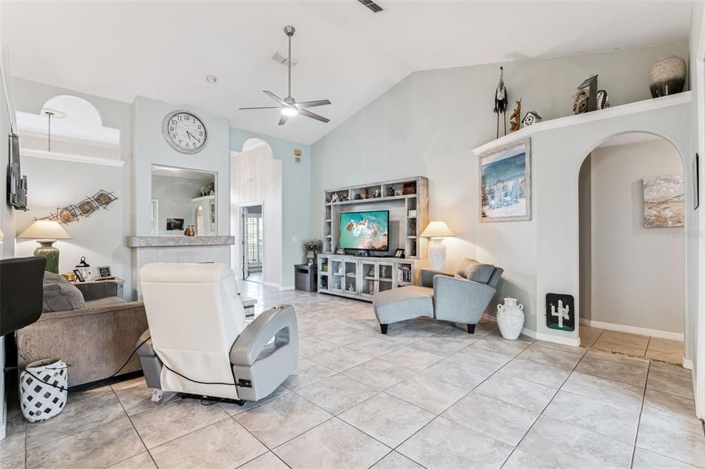 На продажу: $530,000 (4 спален, 2 ванн, 2321 Квадратных фут)