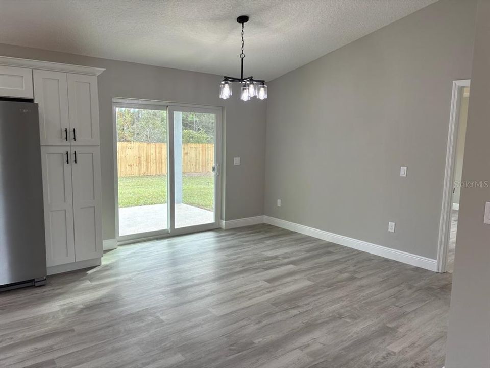 合同活跃: $257,500 (3 贝兹, 2 浴室, 1530 平方英尺)