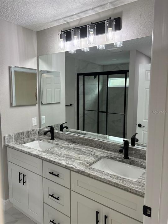 合同活跃: $257,500 (3 贝兹, 2 浴室, 1530 平方英尺)