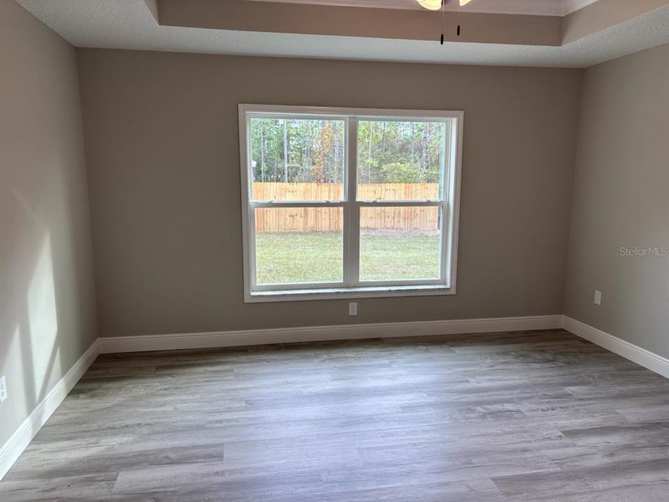 合同活跃: $257,500 (3 贝兹, 2 浴室, 1530 平方英尺)