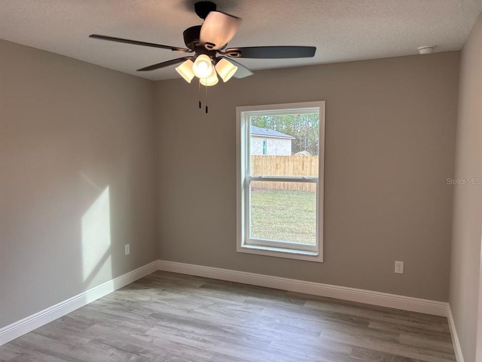 合同活跃: $257,500 (3 贝兹, 2 浴室, 1530 平方英尺)