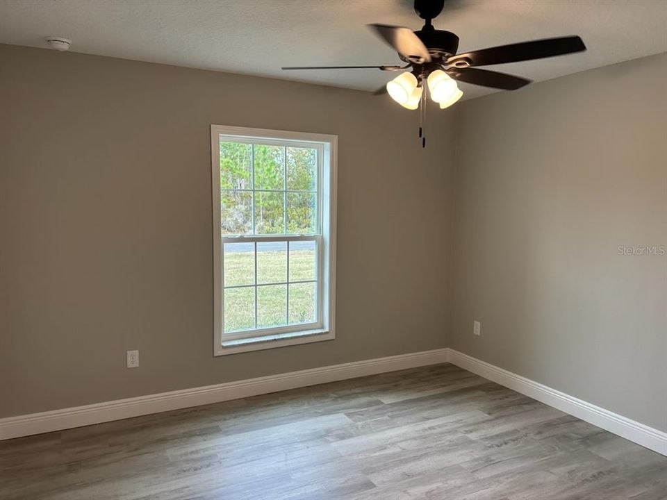 合同活跃: $257,500 (3 贝兹, 2 浴室, 1530 平方英尺)