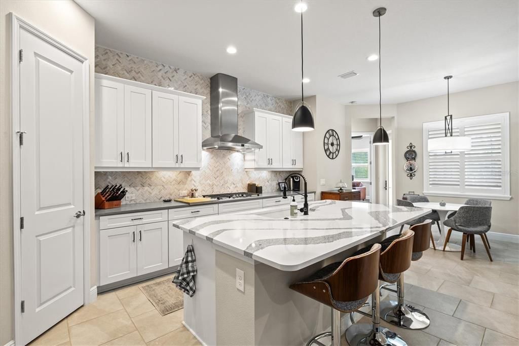 На продажу: $875,000 (3 спален, 3 ванн, 2563 Квадратных фут)