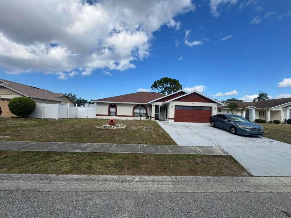 Activo con contrato: $360,700 (3 camas, 2 baños, 1776 Pies cuadrados)