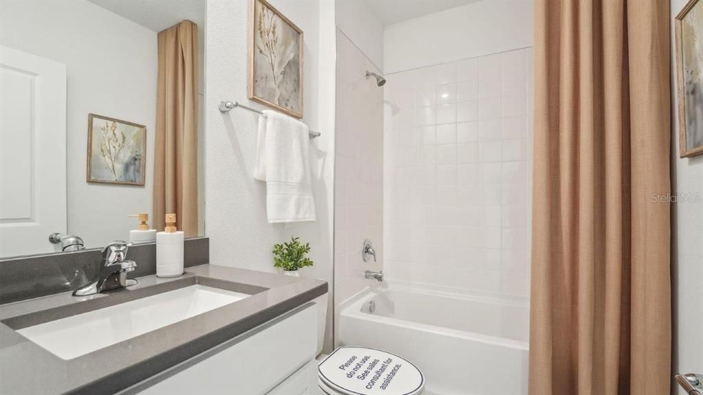 En Venta: $329,990 (3 camas, 2 baños, 1560 Pies cuadrados)