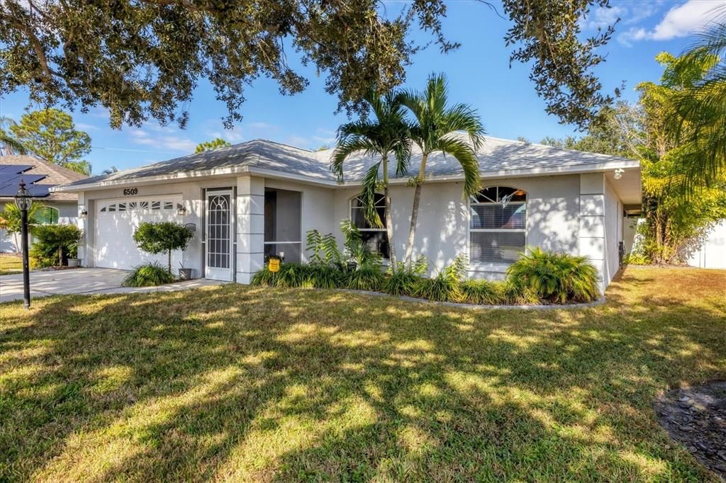 Active With Contract: $389,000 (3 beds, 2 baths, 1572 Square Feet)