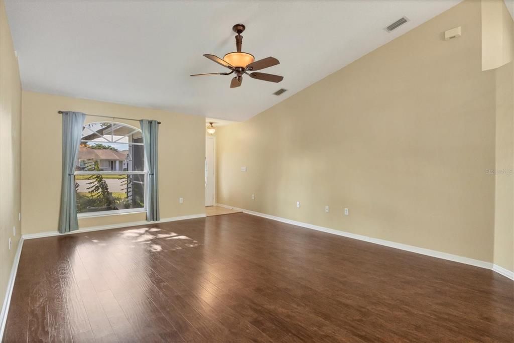 Active With Contract: $389,000 (3 beds, 2 baths, 1572 Square Feet)