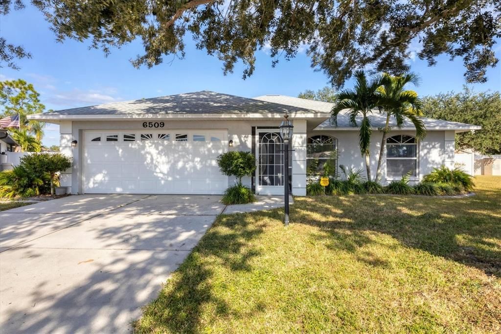 Active With Contract: $389,000 (3 beds, 2 baths, 1572 Square Feet)