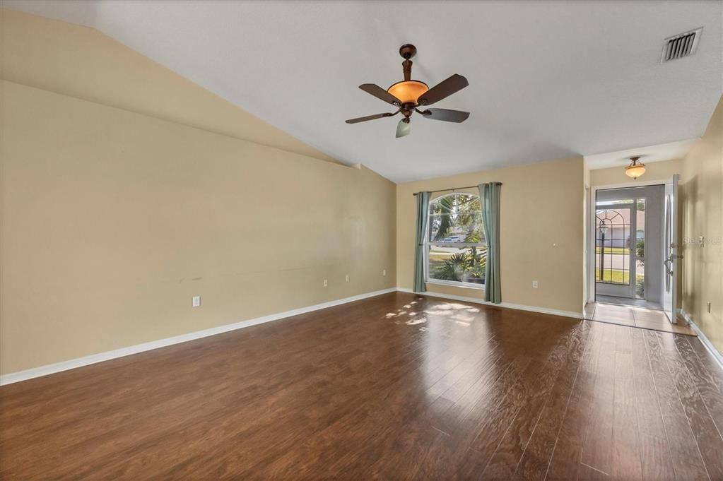 Active With Contract: $389,000 (3 beds, 2 baths, 1572 Square Feet)