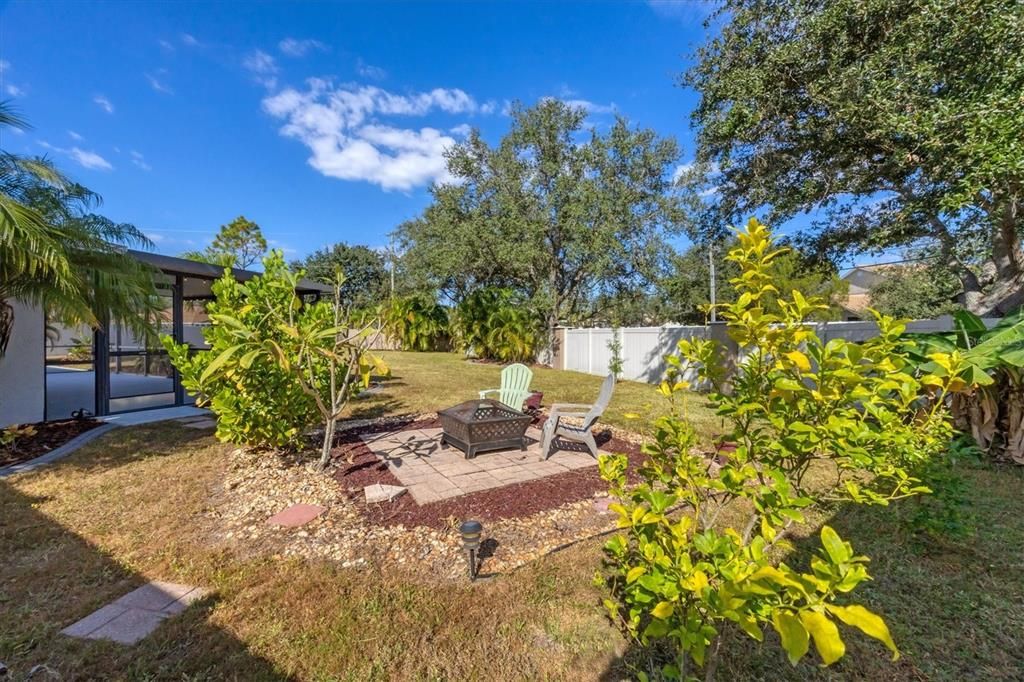 Active With Contract: $389,000 (3 beds, 2 baths, 1572 Square Feet)