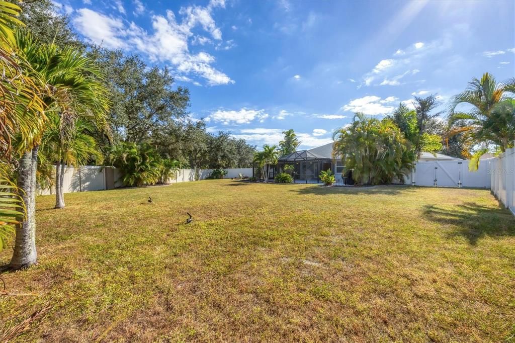 Active With Contract: $389,000 (3 beds, 2 baths, 1572 Square Feet)