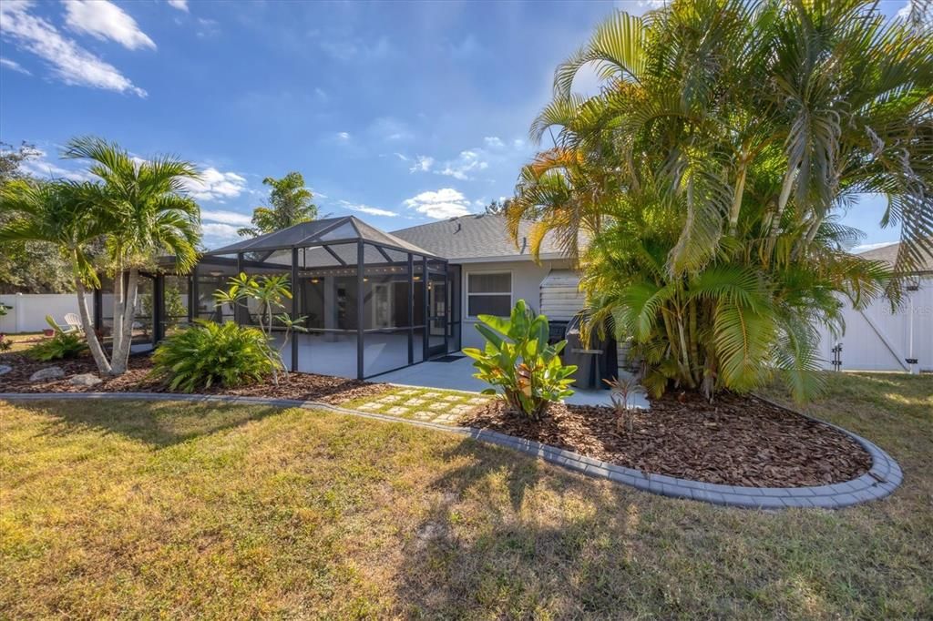 Active With Contract: $389,000 (3 beds, 2 baths, 1572 Square Feet)