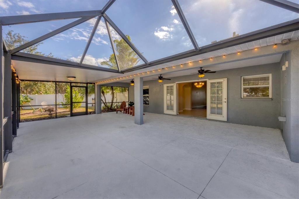 Active With Contract: $389,000 (3 beds, 2 baths, 1572 Square Feet)