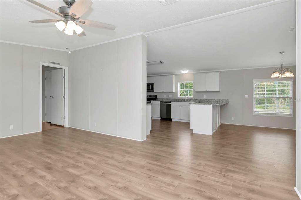 待售: $350,000 (3 贝兹, 2 浴室, 1728 平方英尺)