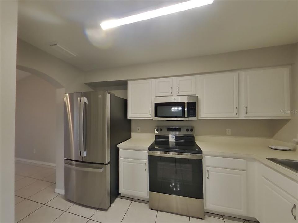 Active With Contract: $1,869 (2 beds, 2 baths, 1011 Square Feet)