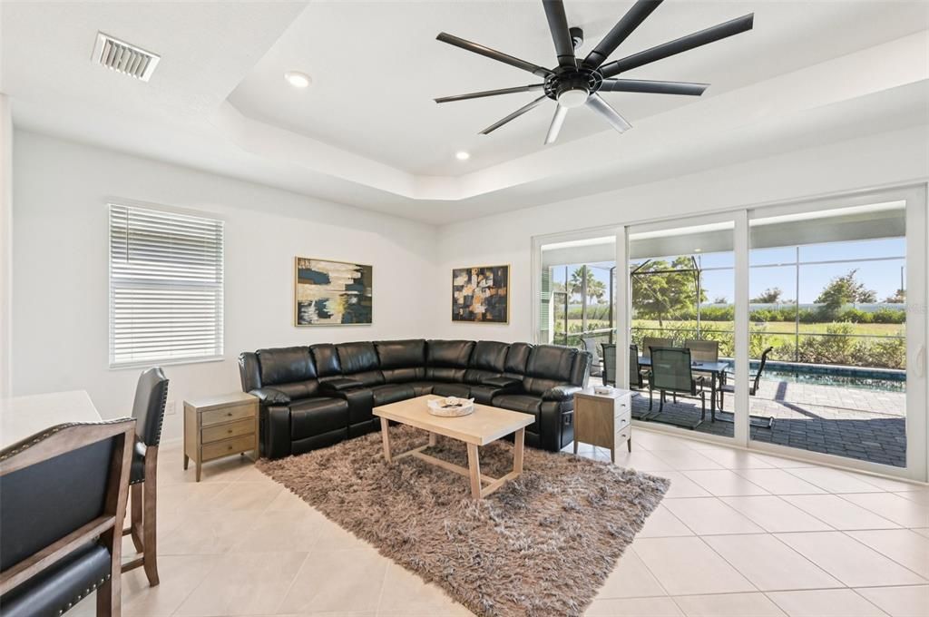 На продажу: $789,900 (4 спален, 2 ванн, 2242 Квадратных фут)