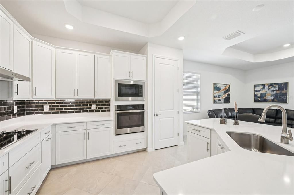 На продажу: $789,900 (4 спален, 2 ванн, 2242 Квадратных фут)