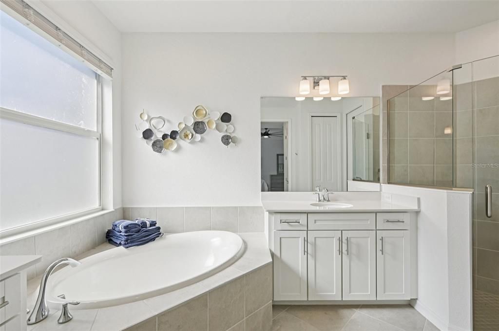 На продажу: $789,900 (4 спален, 2 ванн, 2242 Квадратных фут)