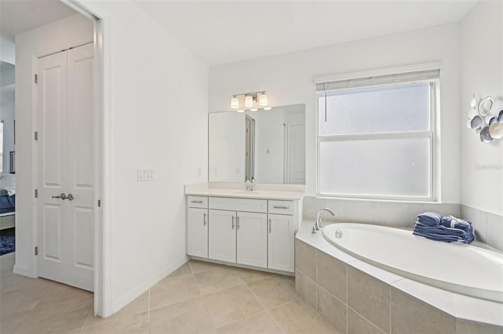 На продажу: $789,900 (4 спален, 2 ванн, 2242 Квадратных фут)