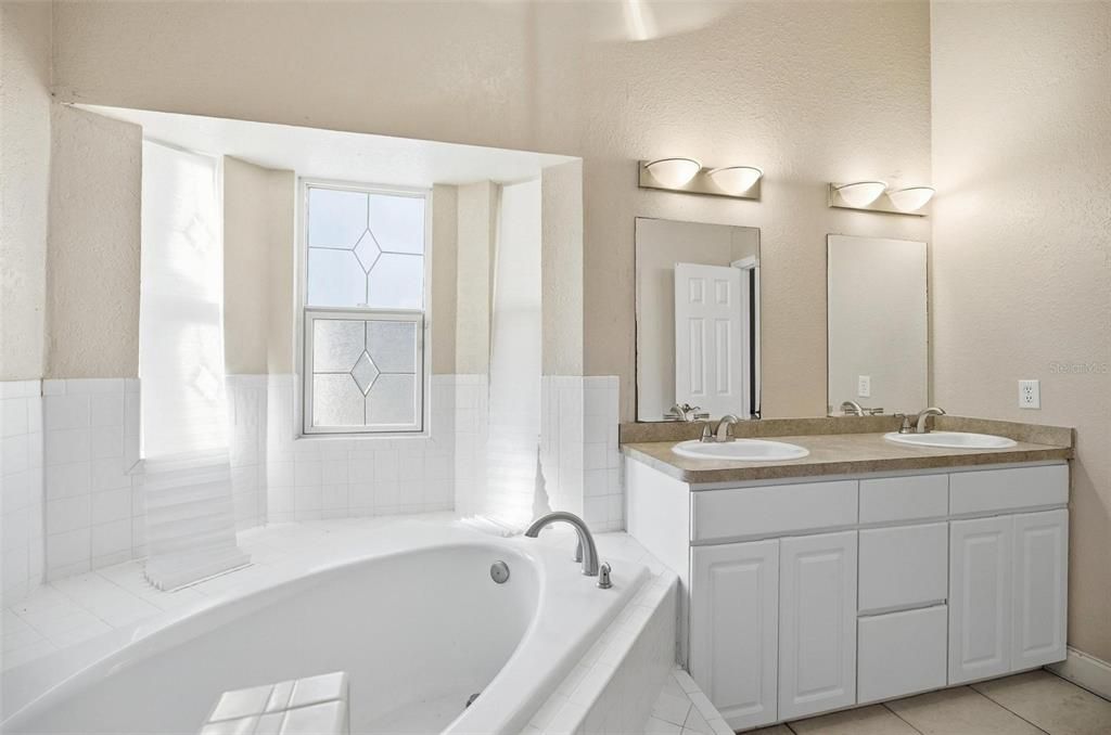 En Venta: $415,000 (3 camas, 2 baños, 1818 Pies cuadrados)