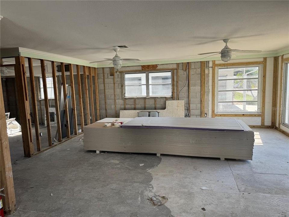 Activo con contrato: $289,900 (2 camas, 2 baños, 1044 Pies cuadrados)