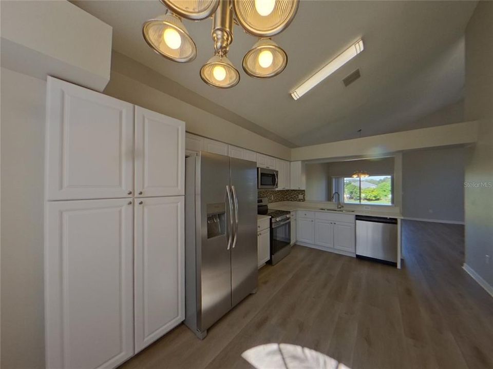 For Rent: $2,119 (3 beds, 2 baths, 1904 Square Feet)