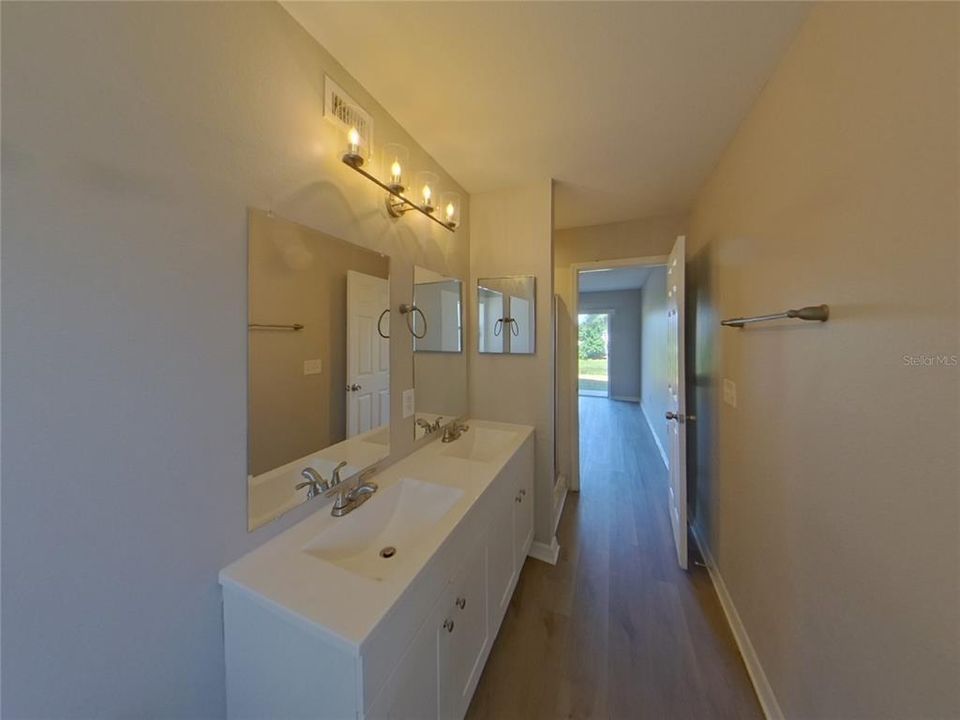 For Rent: $2,119 (3 beds, 2 baths, 1904 Square Feet)