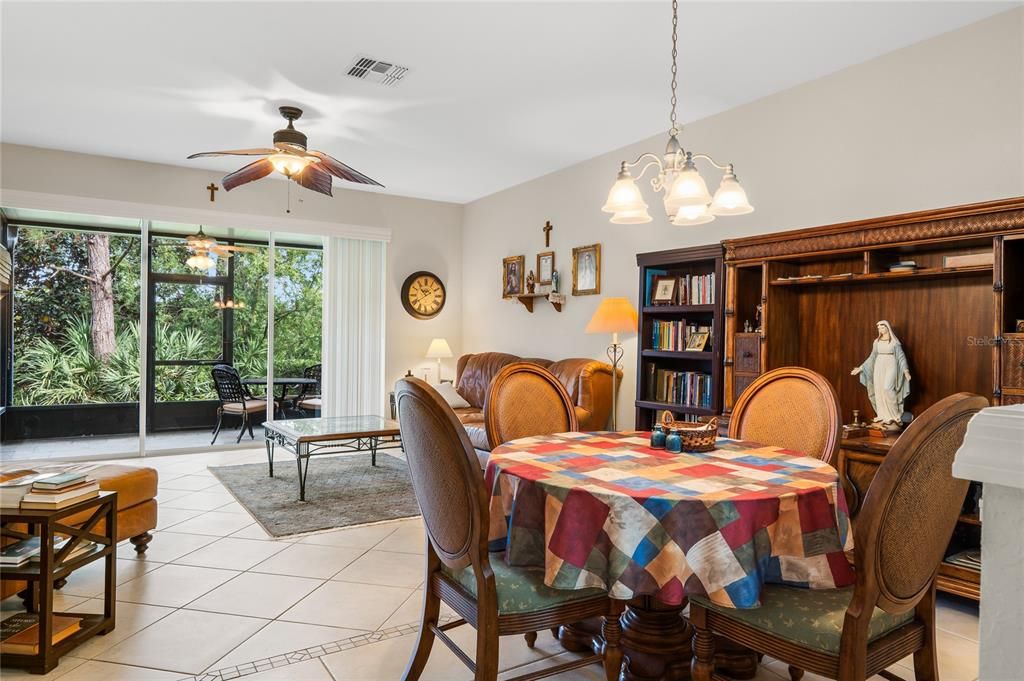 На продажу: $305,000 (3 спален, 2 ванн, 1687 Квадратных фут)