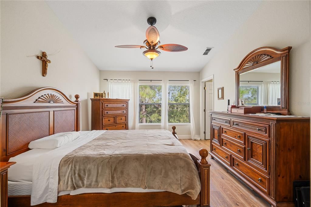 На продажу: $305,000 (3 спален, 2 ванн, 1687 Квадратных фут)