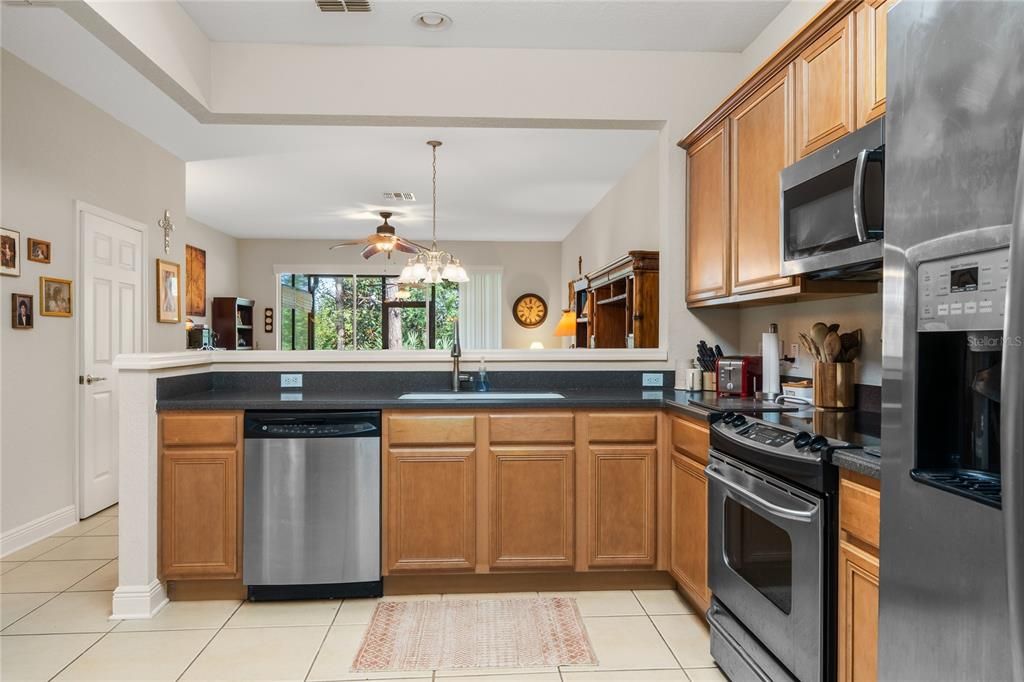 На продажу: $305,000 (3 спален, 2 ванн, 1687 Квадратных фут)