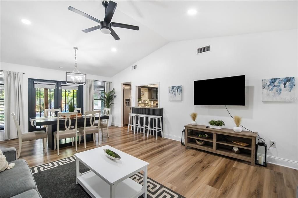 待售: $725,000 (5 贝兹, 4 浴室, 2297 平方英尺)