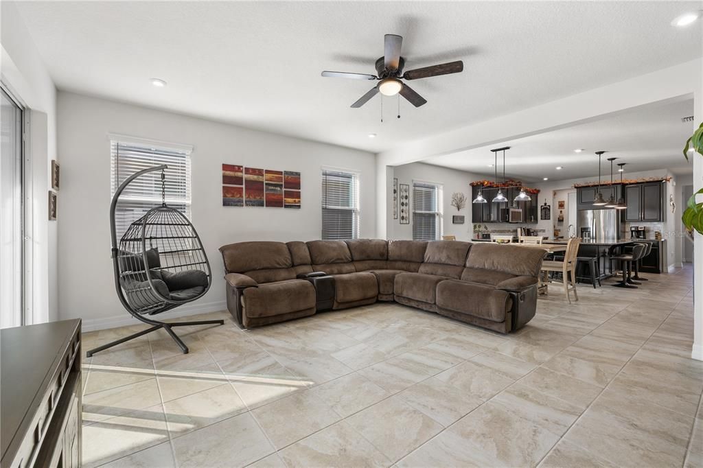 En Venta: $620,000 (4 camas, 3 baños, 2408 Pies cuadrados)