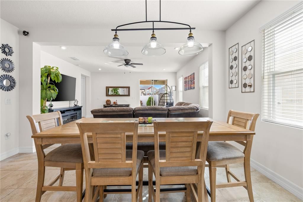 En Venta: $620,000 (4 camas, 3 baños, 2408 Pies cuadrados)