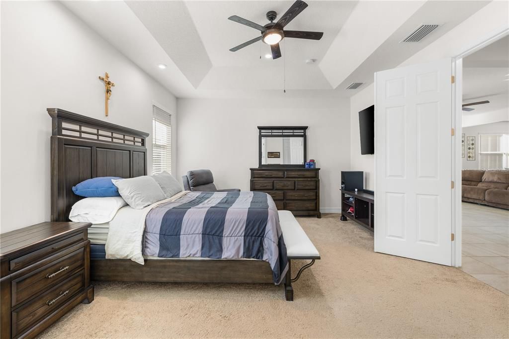 En Venta: $620,000 (4 camas, 3 baños, 2408 Pies cuadrados)