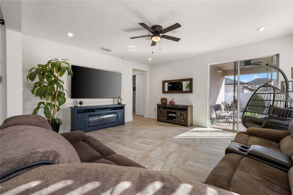 En Venta: $620,000 (4 camas, 3 baños, 2408 Pies cuadrados)