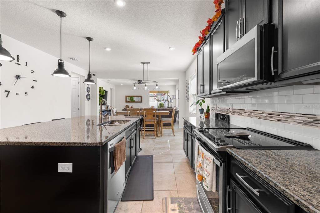 En Venta: $620,000 (4 camas, 3 baños, 2408 Pies cuadrados)