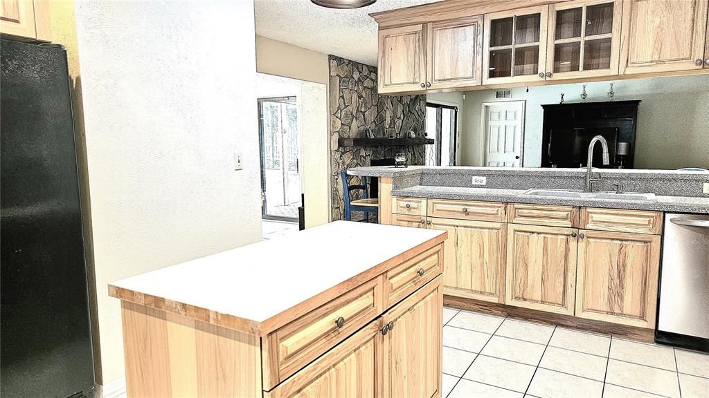 Active With Contract: $740,000 (4 beds, 3 baths, 2482 Square Feet)