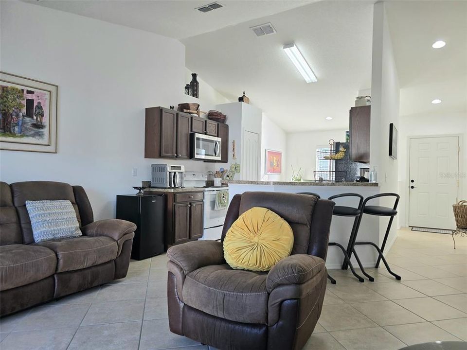 На продажу: $260,000 (3 спален, 2 ванн, 1131 Квадратных фут)